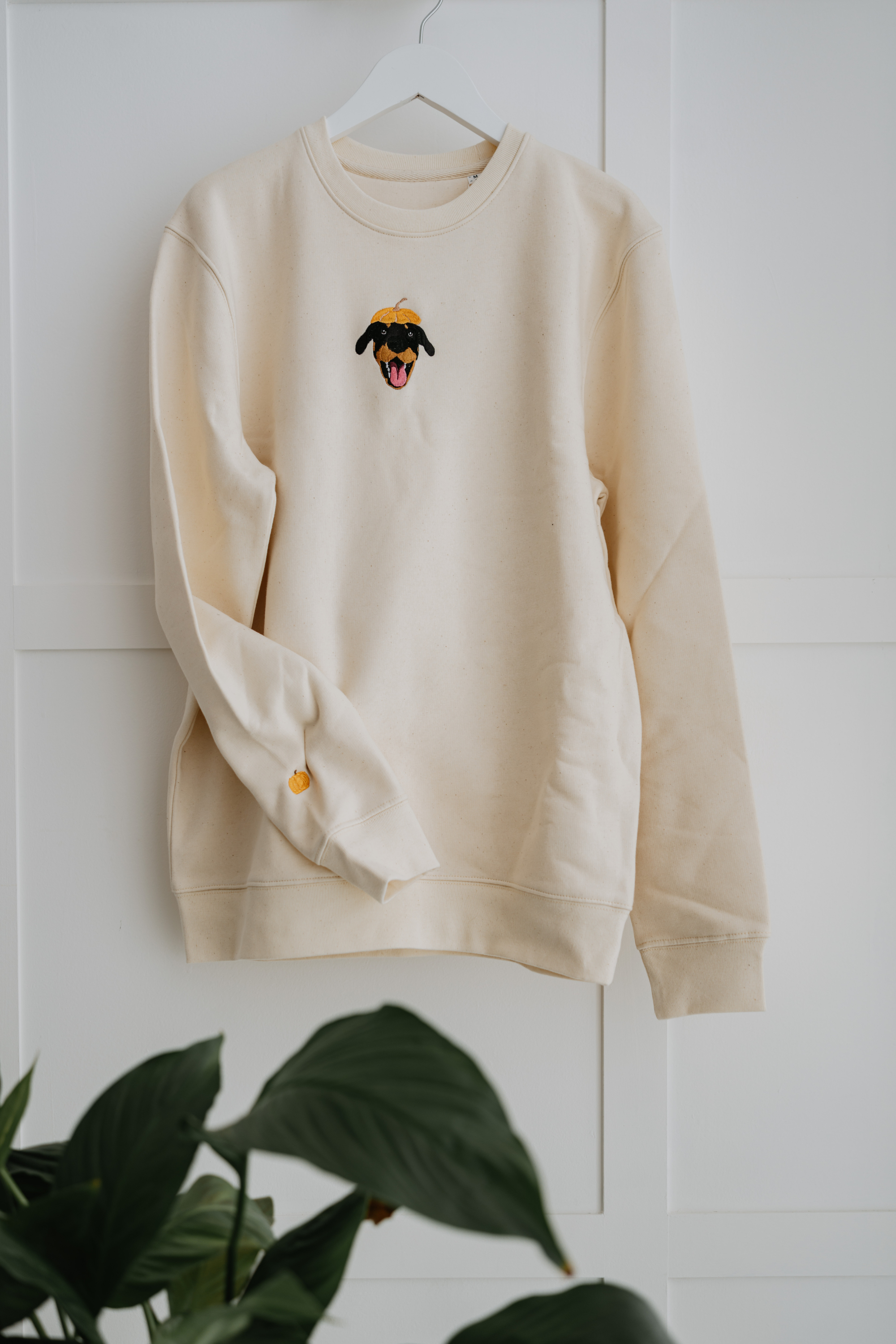 Bee embroidered crewneck by golf shop wang