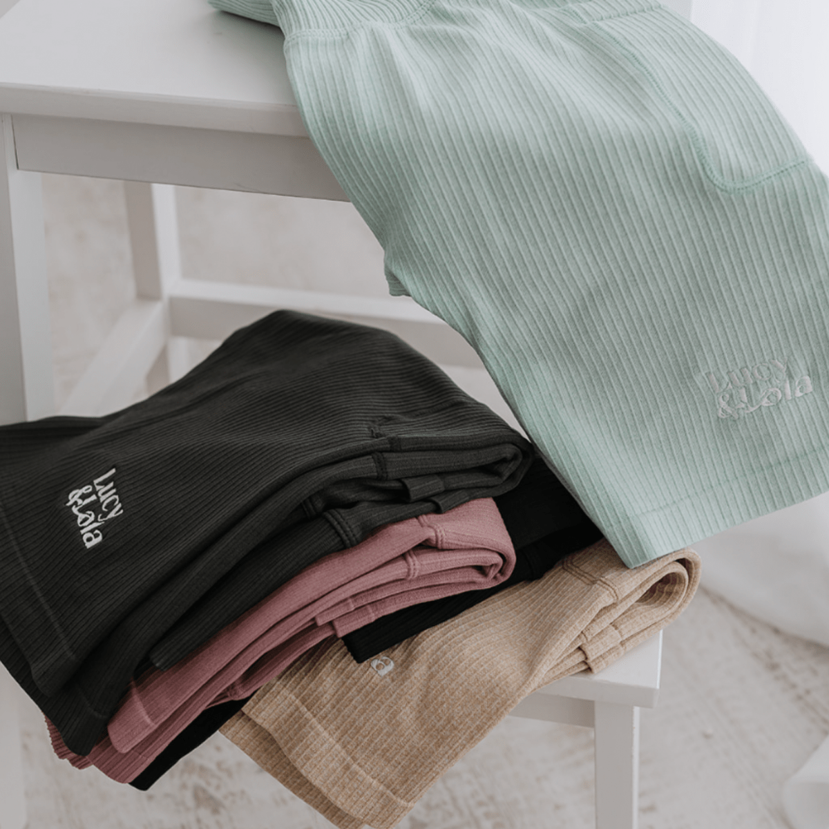 Seamless Ribbed Lucy & Lola Cycling Shorts Two Pockets - Lucy and Lola Shop